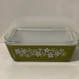 Vintage Pyrex Spring Blossom Green Crazy Daisy Refrigerator Dish With Lid 1.5 pt